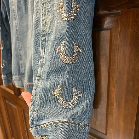 True Religion Denim Sparkle Jean Jacket Rhinestone Trim Sleeves Size Medium Y2K - Picture 5 of 12